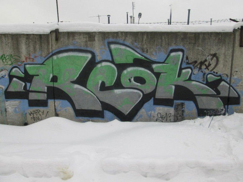 Graffiti Wall - Photo by Acoooooooook