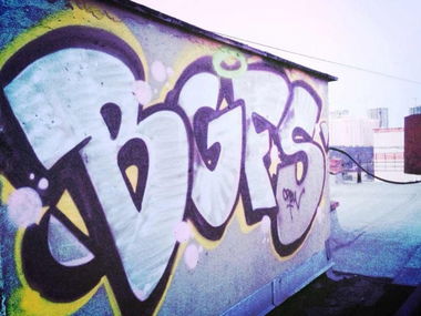 Graffiti Wall - Photo by Acoooooooook