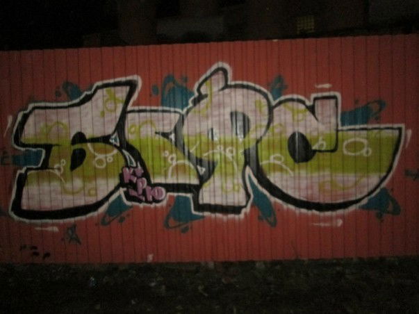 Graffiti Wall - Photo by Acoooooooook