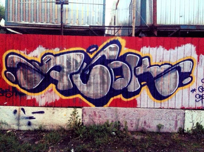 Graffiti Wall - Photo by Acoooooooook