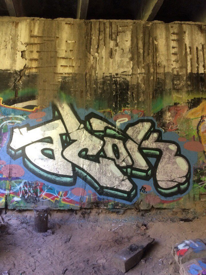 Graffiti Wall - Photo by Acoooooooook