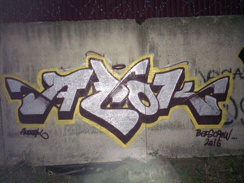 Graffiti Wall - Photo by Acoooooooook