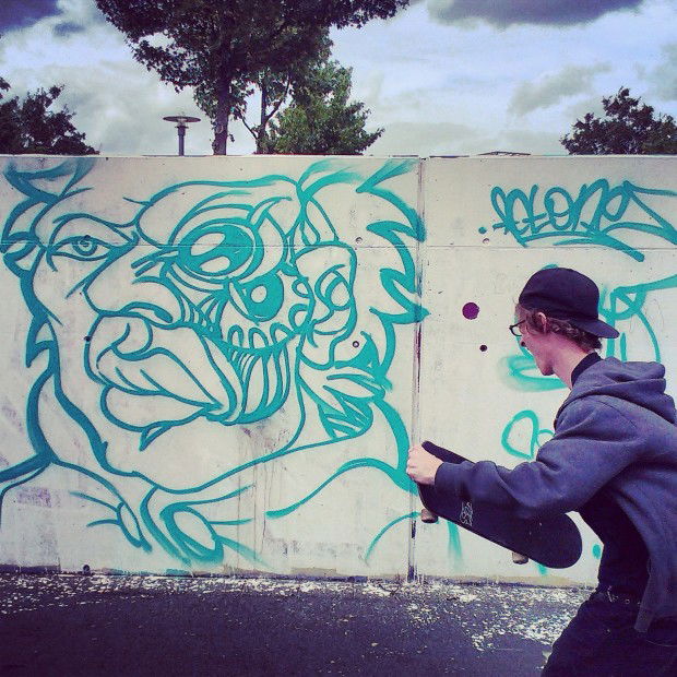 Graffiti Wall in DD - Photo by ActoNE - blue, face, outline