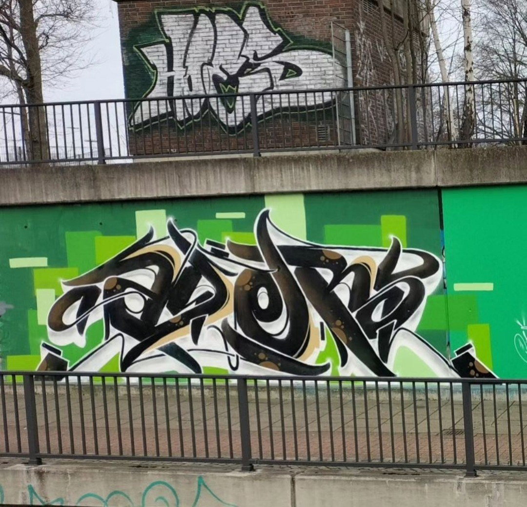 Graffiti Wall - Photo by Aderone