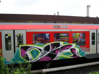 Graffiti Train - Photo by Age123 - emcy, akademic...
