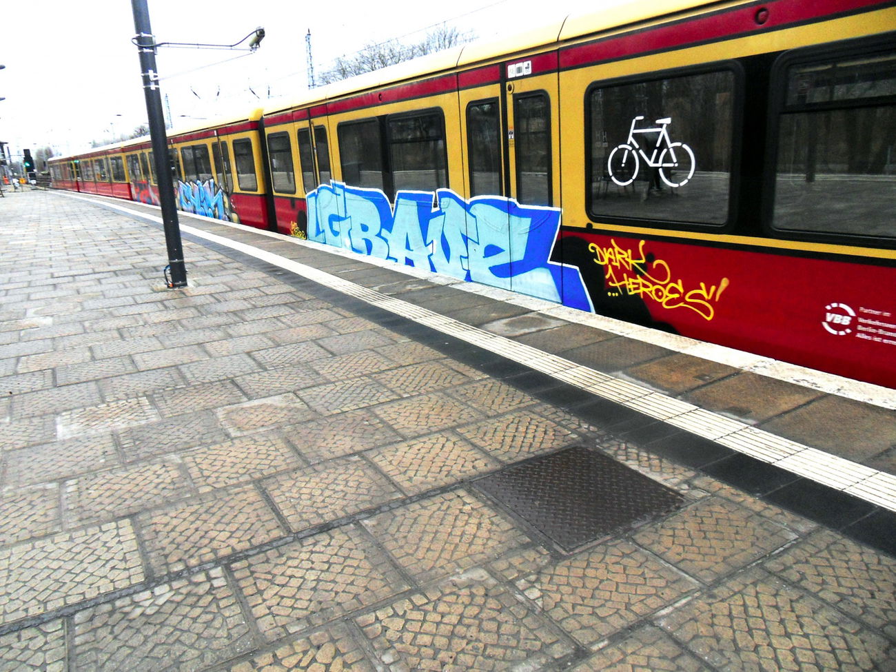 Graffiti Train - Photo by Aggrobat183 - grave, grave48, dh (2017)