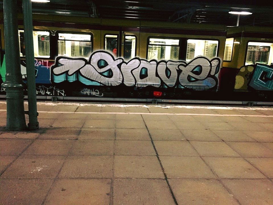 Graffiti Train - Photo by Aggrobat183 - grave48, grave, dh (2017)
