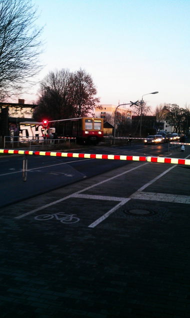 Graffiti in Berlin - Photo by Aggrobat183 - dh, 48, grave (2015)