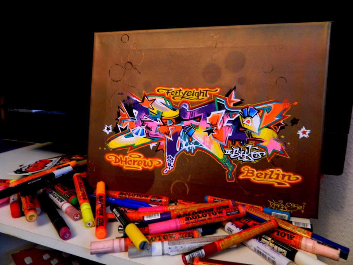 Graffiti Artwork in Berlin - Photo by Aggrobat183 - grave, dh, 48 (2015)