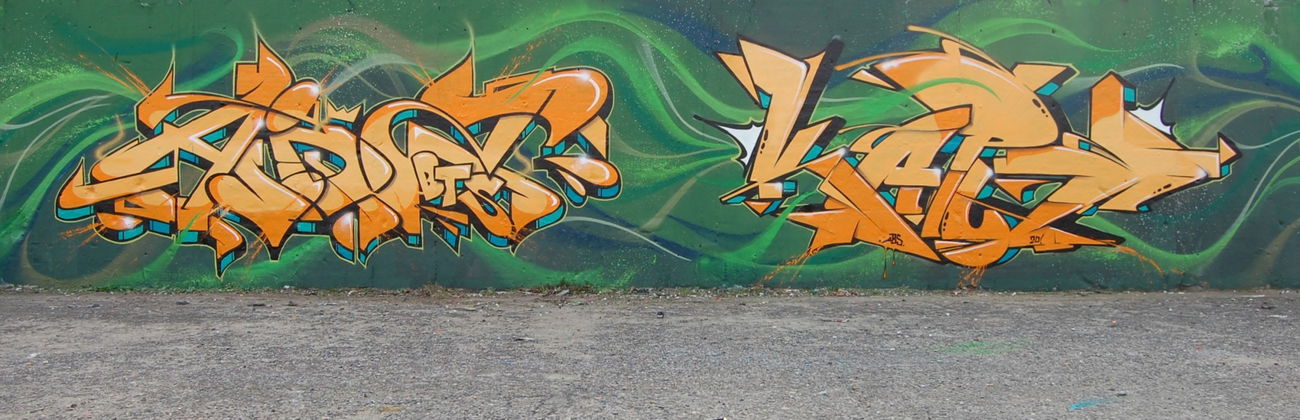 Graffiti Wall - Photo by Aidz - BTS, ABS (2016)