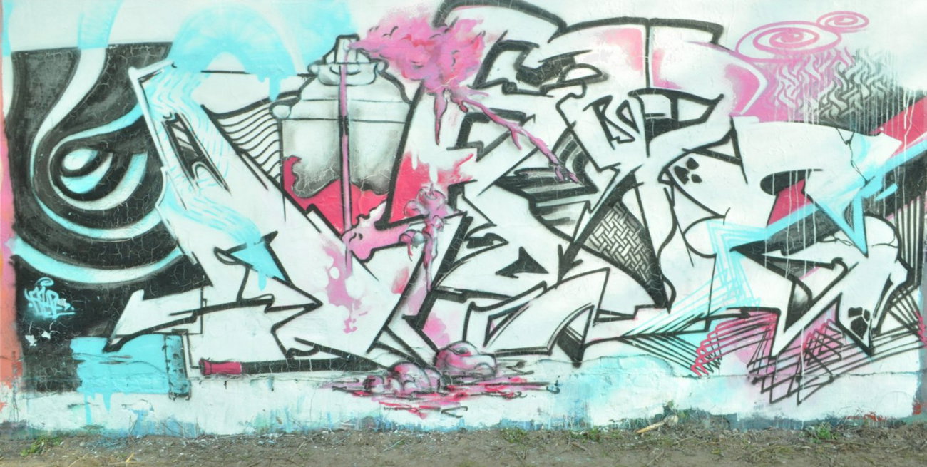 Graffiti Wall - Photo by Akpe - akpe (2015)