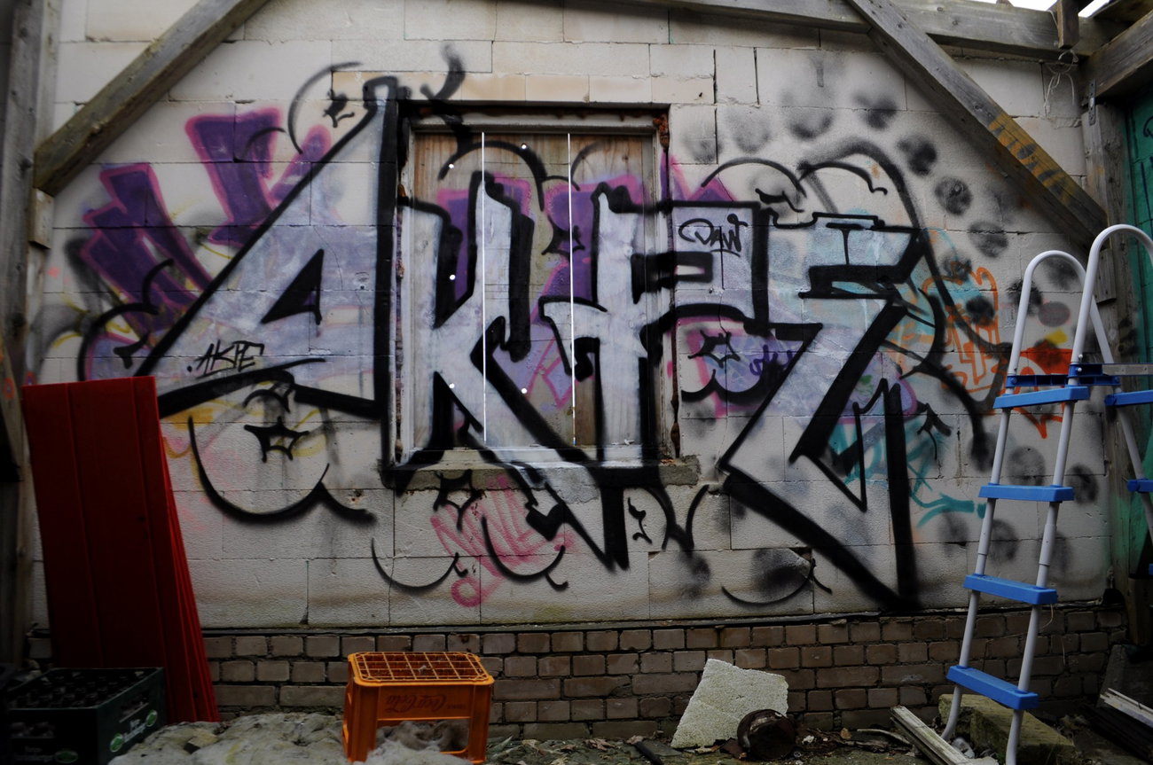 Graffiti Wall - Photo by Akpe - Akpe, Daw (2017)