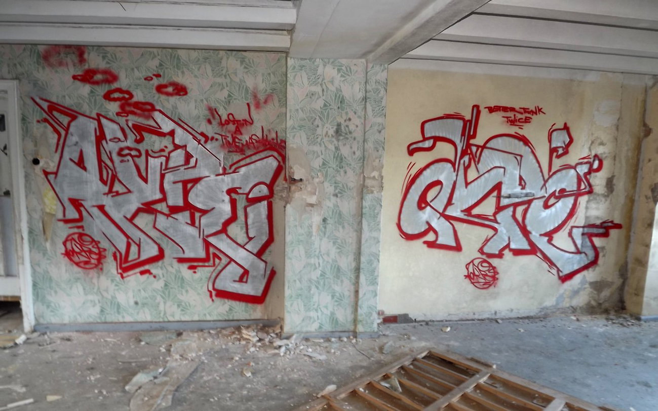 Graffiti Wall - Photo by Akpe - akpe (2013)
