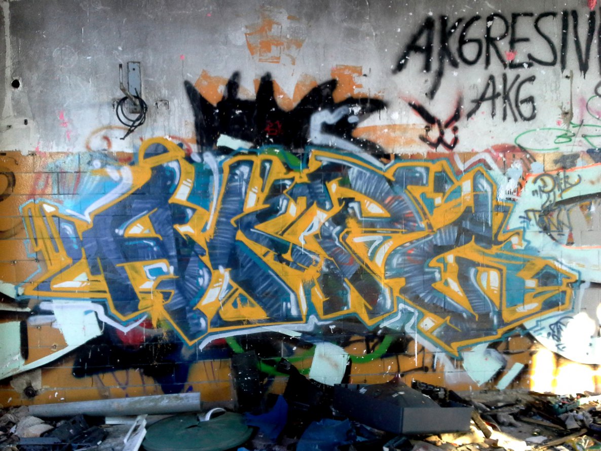Graffiti Wall - Photo by Akpe - Akpe, Frantic, colors (2013)