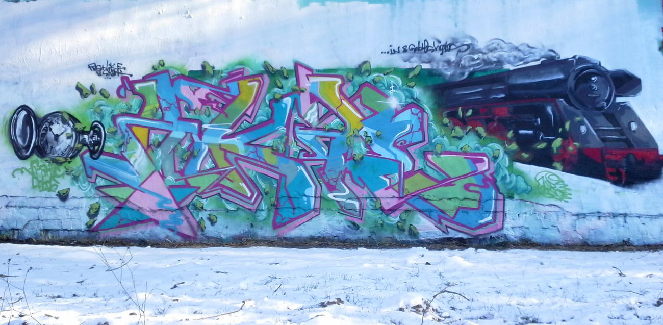 Graffiti Wall - Photo by Akpe - Akpe, Frantic, Colors (2013)