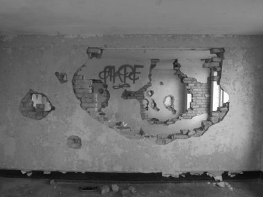 Graffiti Wall - Photo by Akpe - Akpe, frantic, Colors (2014)