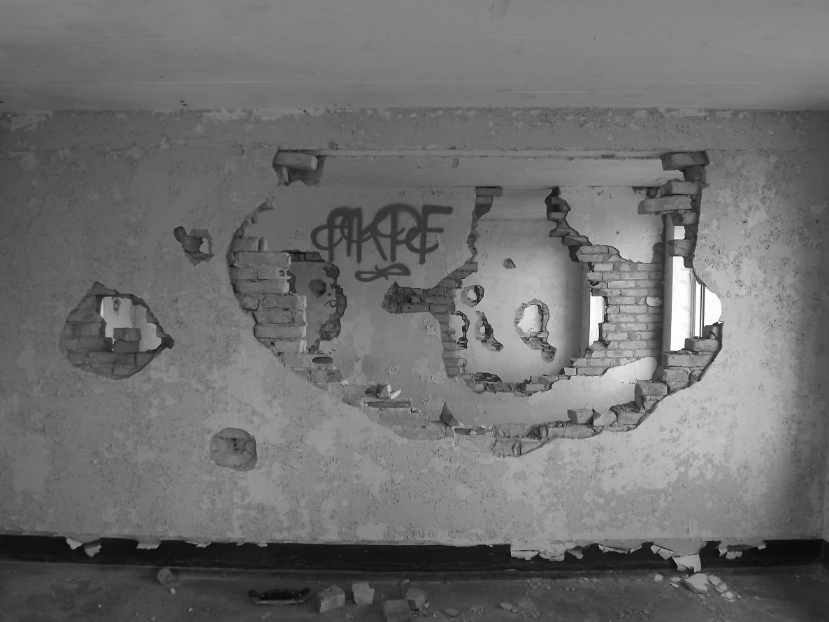 Graffiti Wall - Photo by Akpe - Akpe, frantic, Colors (2014)