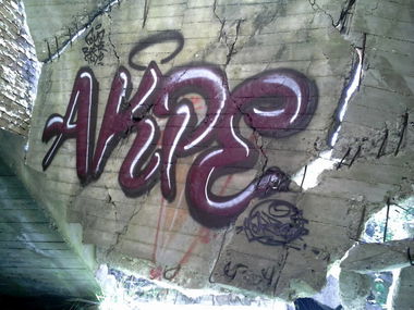 Graffiti Bombing - Photo by Akpe - akpe, frantic, colors (2014)