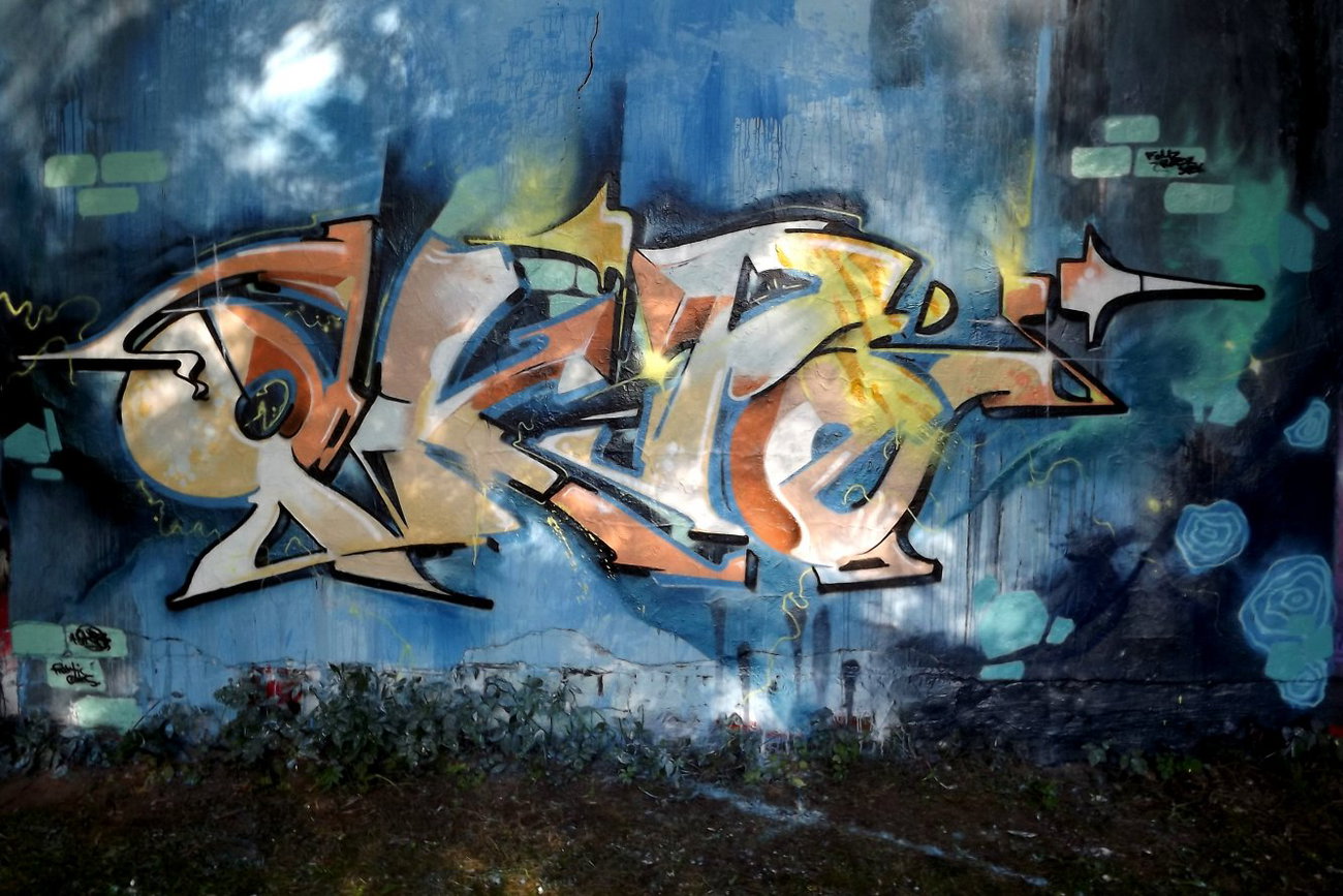 Graffiti Wall - Photo by Akpe - akpe (2014)