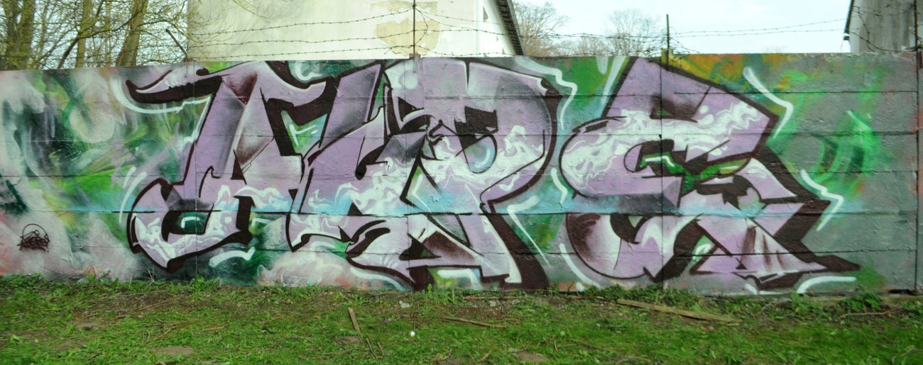 Graffiti Wall - Photo by Akpe - akpe, franticcolors, daw (2016)