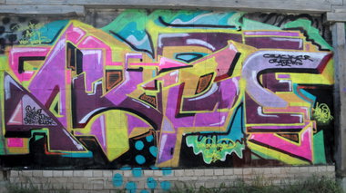 Graffiti Wall - Photo by Akpe - Akpe, Daw, Franticcolors (2016)