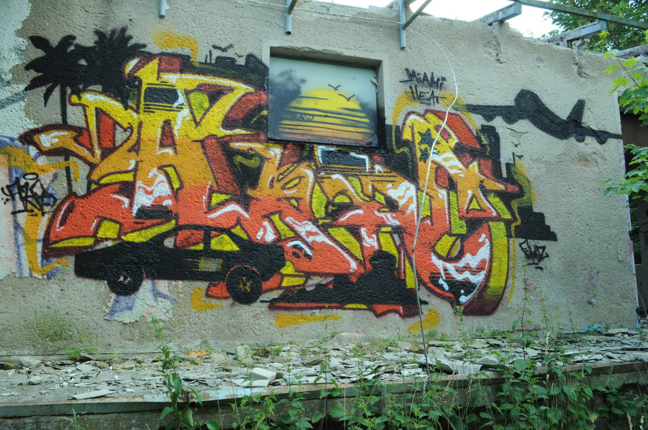 Graffiti Wall - Photo by Akpe - Akpe, DAW, Franticcolors (2016)