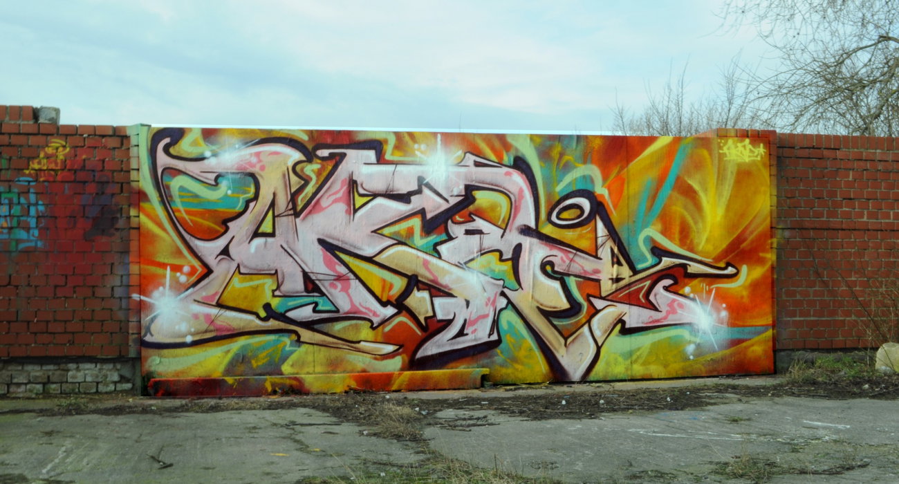 Graffiti Wall - Photo by Akpe - akpe, franticcolors (2016)