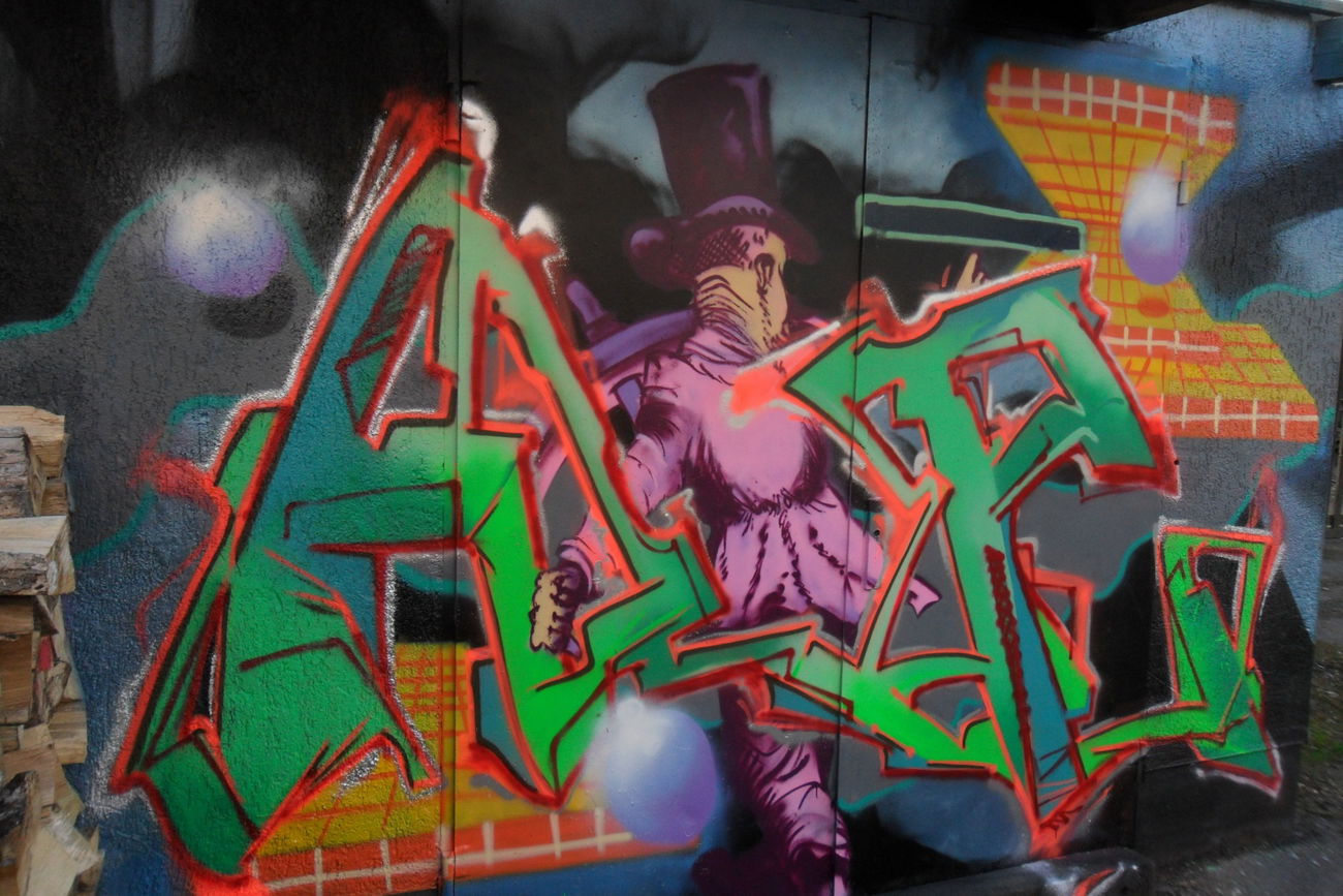 Graffiti Wall - Photo by Akpe - akpe, daw