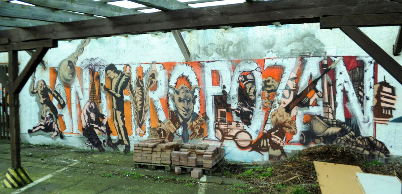 Graffiti Wall - Photo by Akpe - akpe, franticcolors (2015)