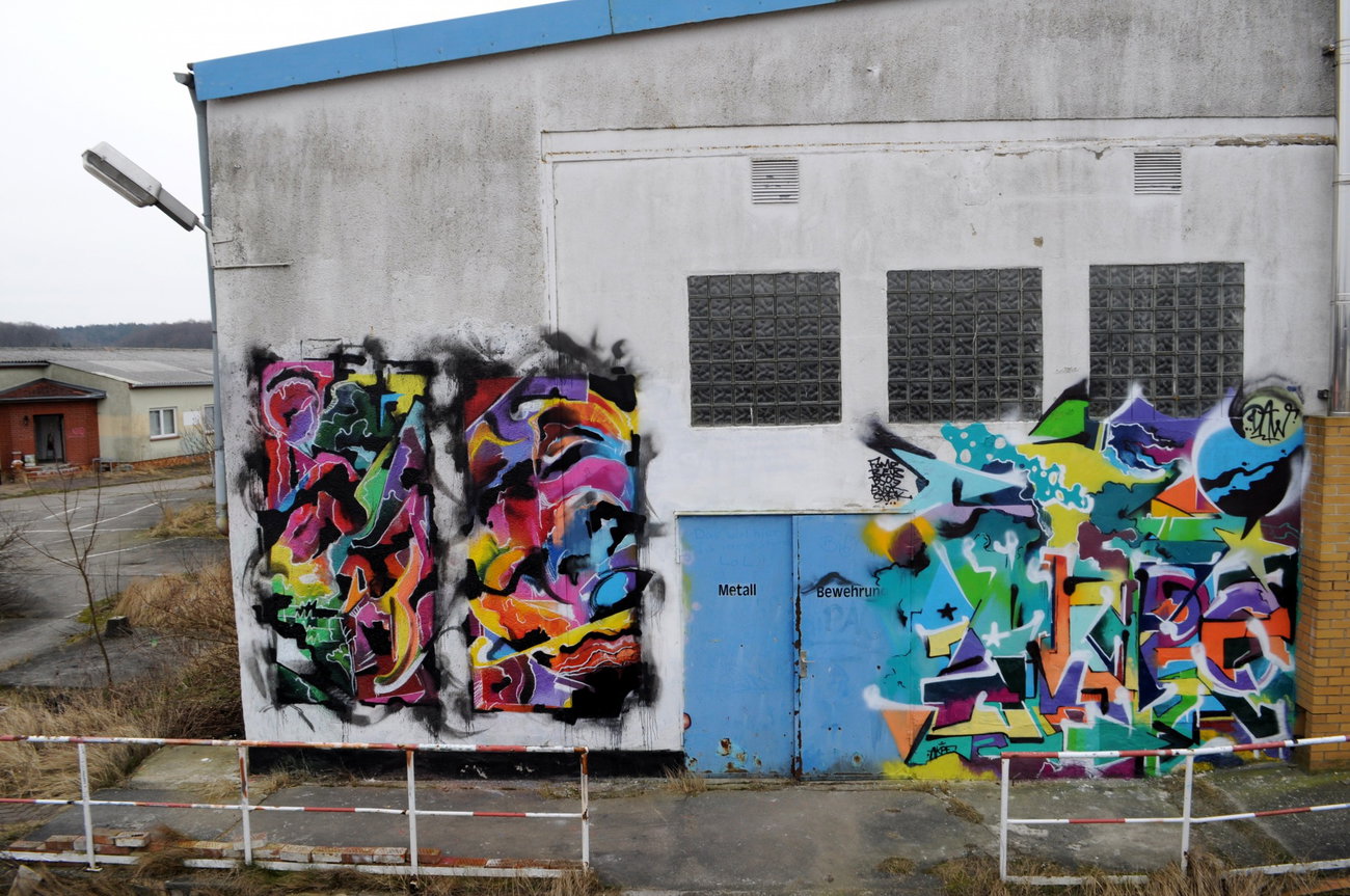 Graffiti Wall - Photo by Akpe - Akpe, Daw (2017)