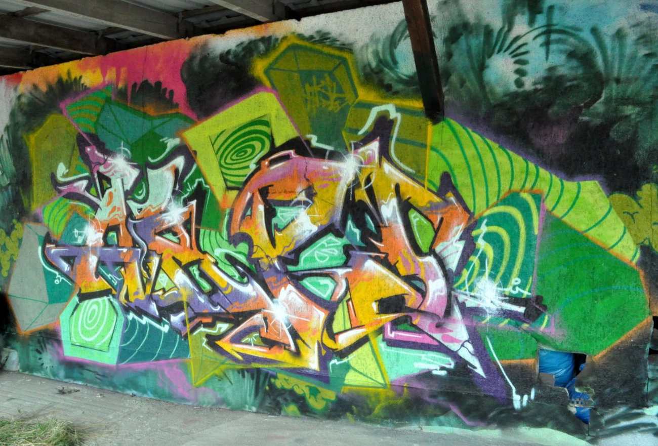 Graffiti Wall - Photo by Akpe - Akpe, Frantic, Colors (2015)