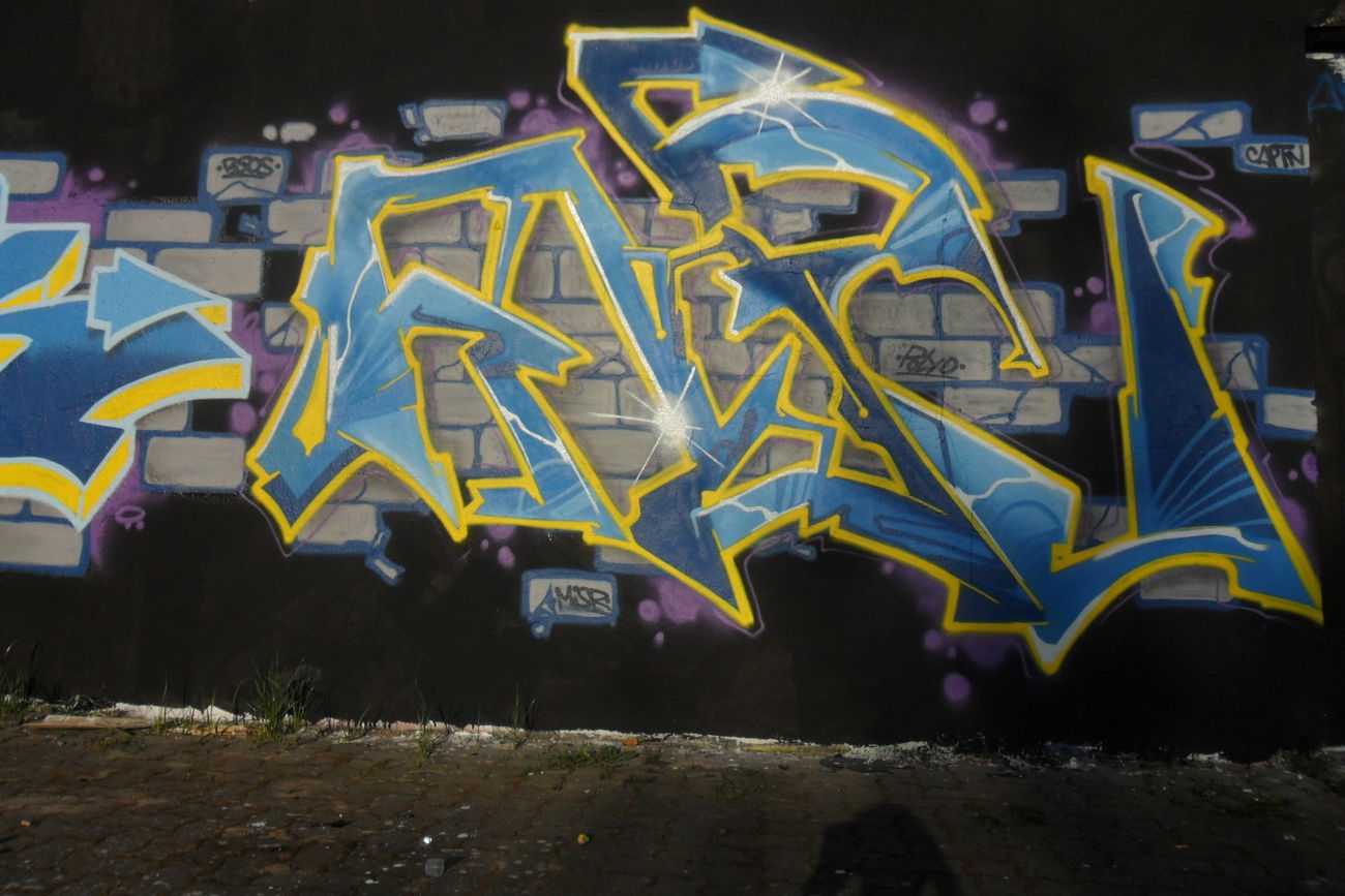 Graffiti Wall - Photo by Akpe - akpe, daw