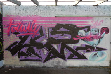 Graffiti Wall - Photo by Akpe - akpe, daw