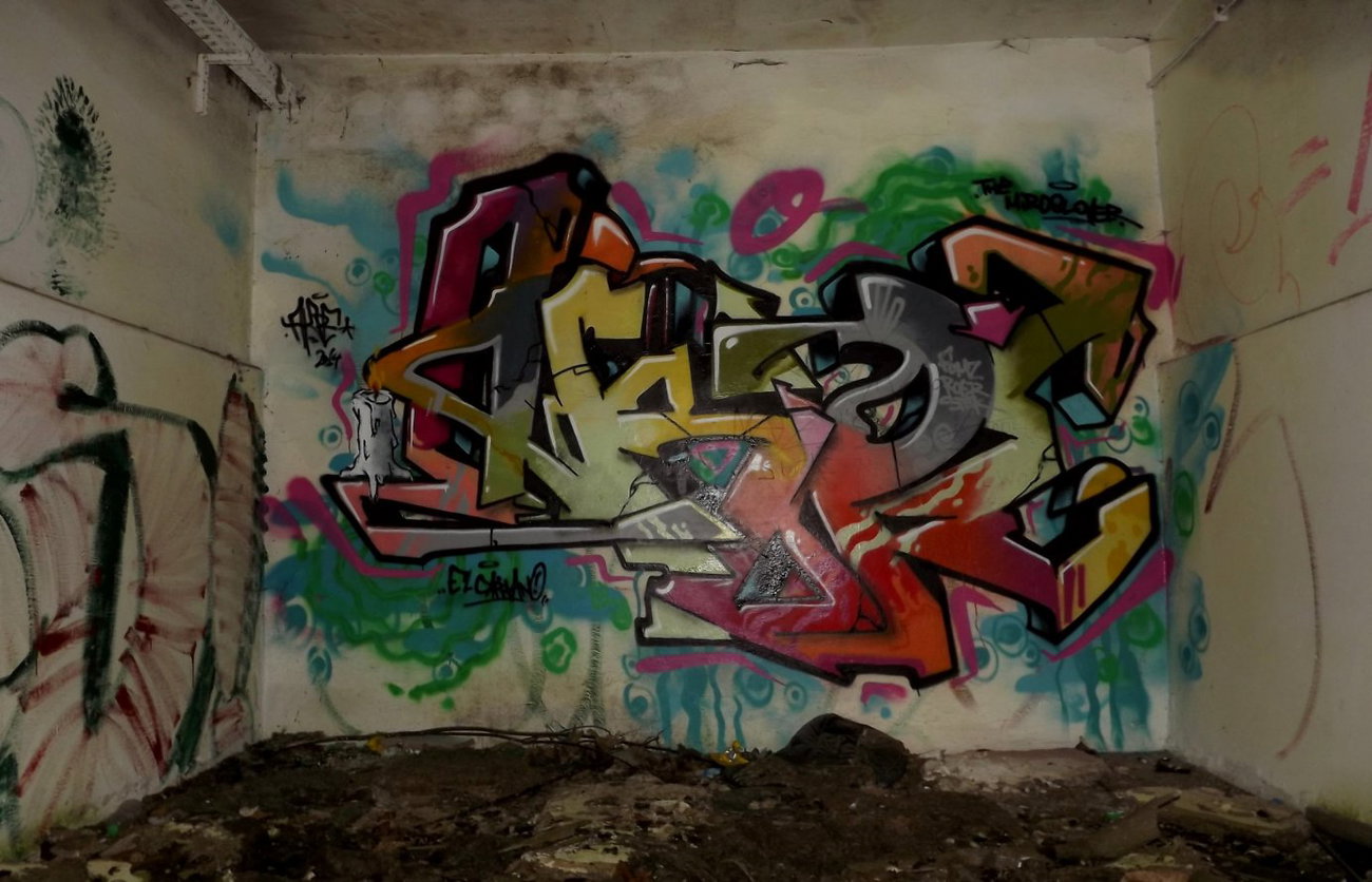 Graffiti Wall - Photo by Akpe - akpe, franticcolors (2014)