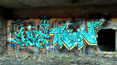 Graffiti Wall - Photo by Akpe - akpe, tron, frantic (2015)