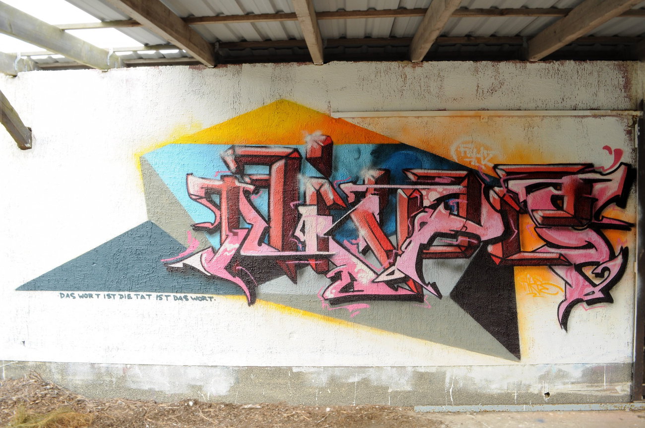 Graffiti Wall - Photo by Akpe - akpe, franticcolors, daw (2015)