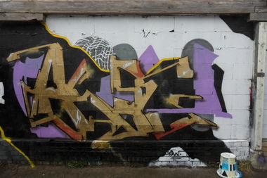 Graffiti Wall - Photo by Akpe - akpe, daw