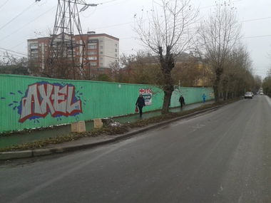 Graffiti Bombing in Yekaterinburg - Photo by Aksel - aksel, tmk, 137 (2013)