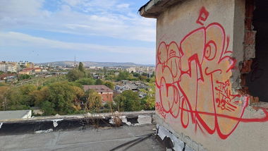 Graffiti Wall in Fabrica de tigarete iasi - Photo by Alex1i - Throwup, iasi, graffiti (2023)