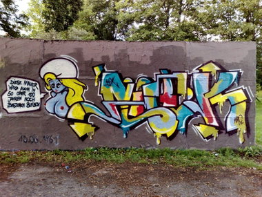 Graffiti Wall - Photo by Amek - Amek (2011)