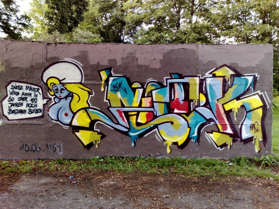 Graffiti Wall - Photo by Amek - Amek (2011)