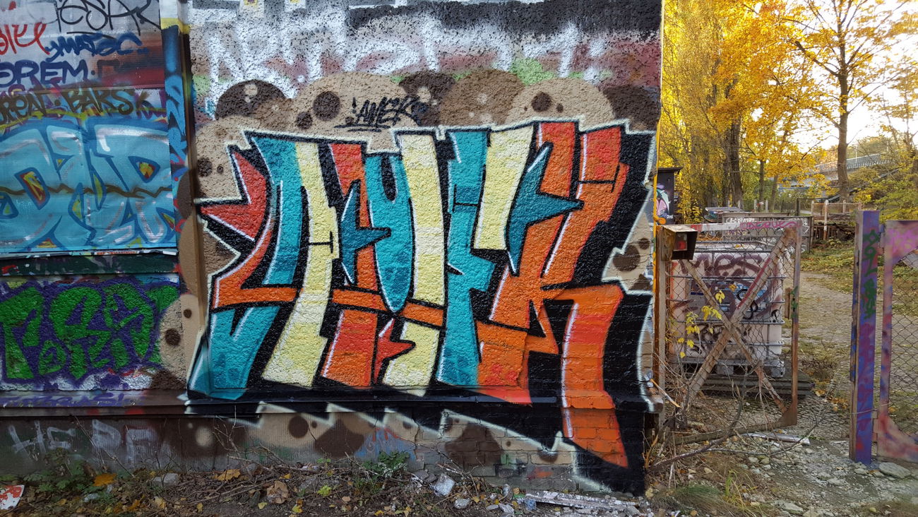 Graffiti Wall in Berlin - Photo by Amek - Amek, AMC (2016)