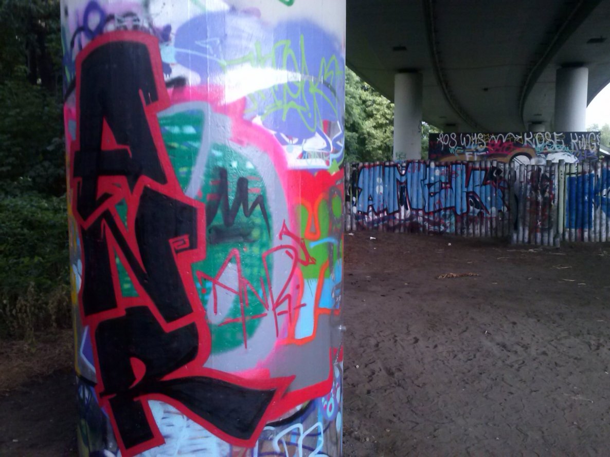 Graffiti Wall in Hamburg - Photo by AmekOne - anr, amek