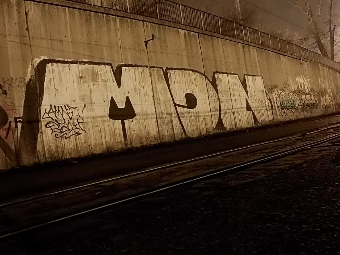 Graffiti Wall - Photo by AmneMdns