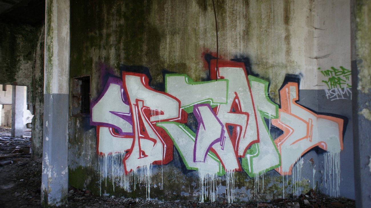 Graffiti Wall - Photo by Andre_T