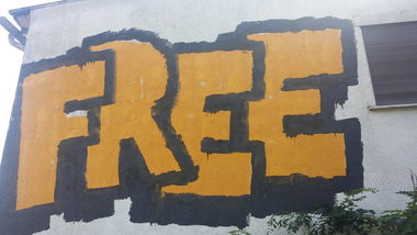 Graffiti Bombing - Photo by Anonymous - free (2014)