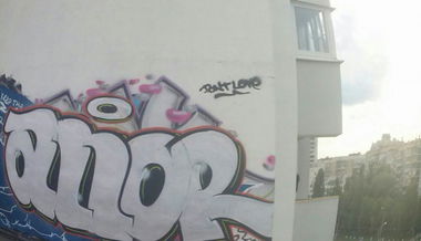 Graffiti Bombing - Photo by AnoreUno