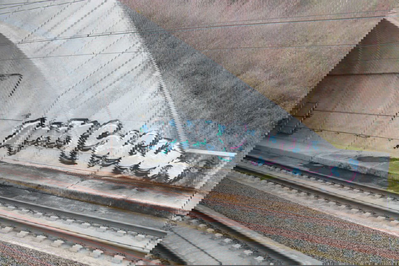 Graffiti Bombing - Photo by Anstrengend - junk, sucuk