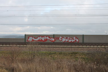 Graffiti Bombing - Photo by Anstrengend - junk, sucuk