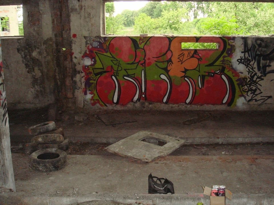 Graffiti Bombing - Photo by Antoniusone - ante, throwup, antonius (2015)